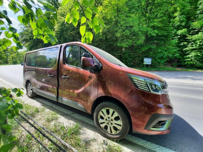 uszkodzony samochód holowanie