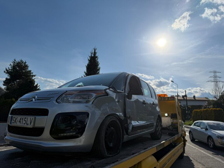 wypadek samochodowy laweta